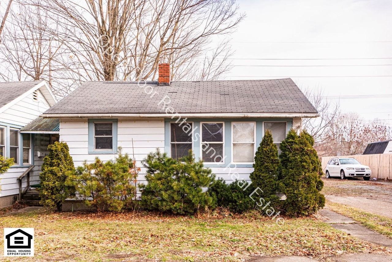 122 N Grant St - Photo 3 of 16