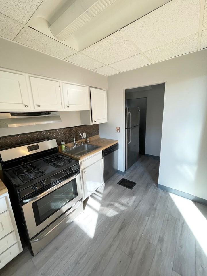 2716 Pyramid Ave - Photo 6 of 15