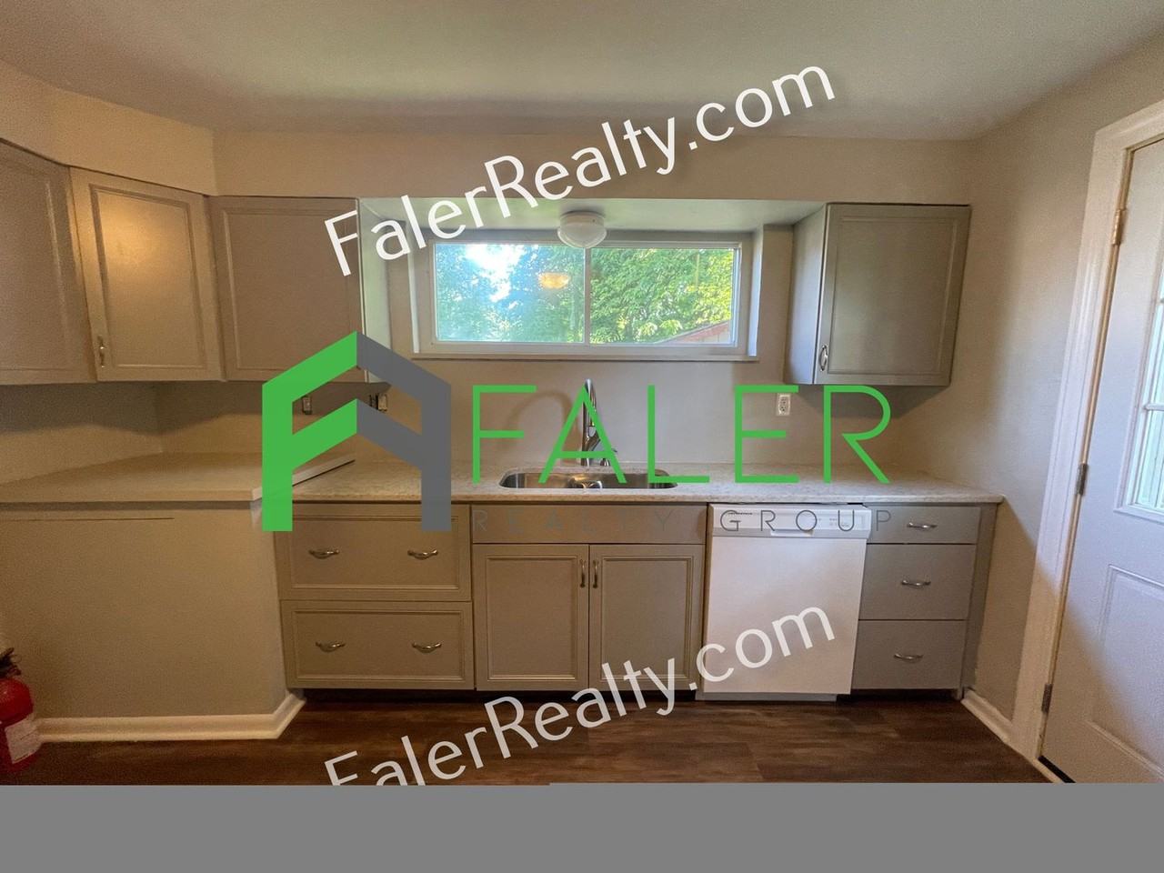 60 W South St - Photo 4 of 9