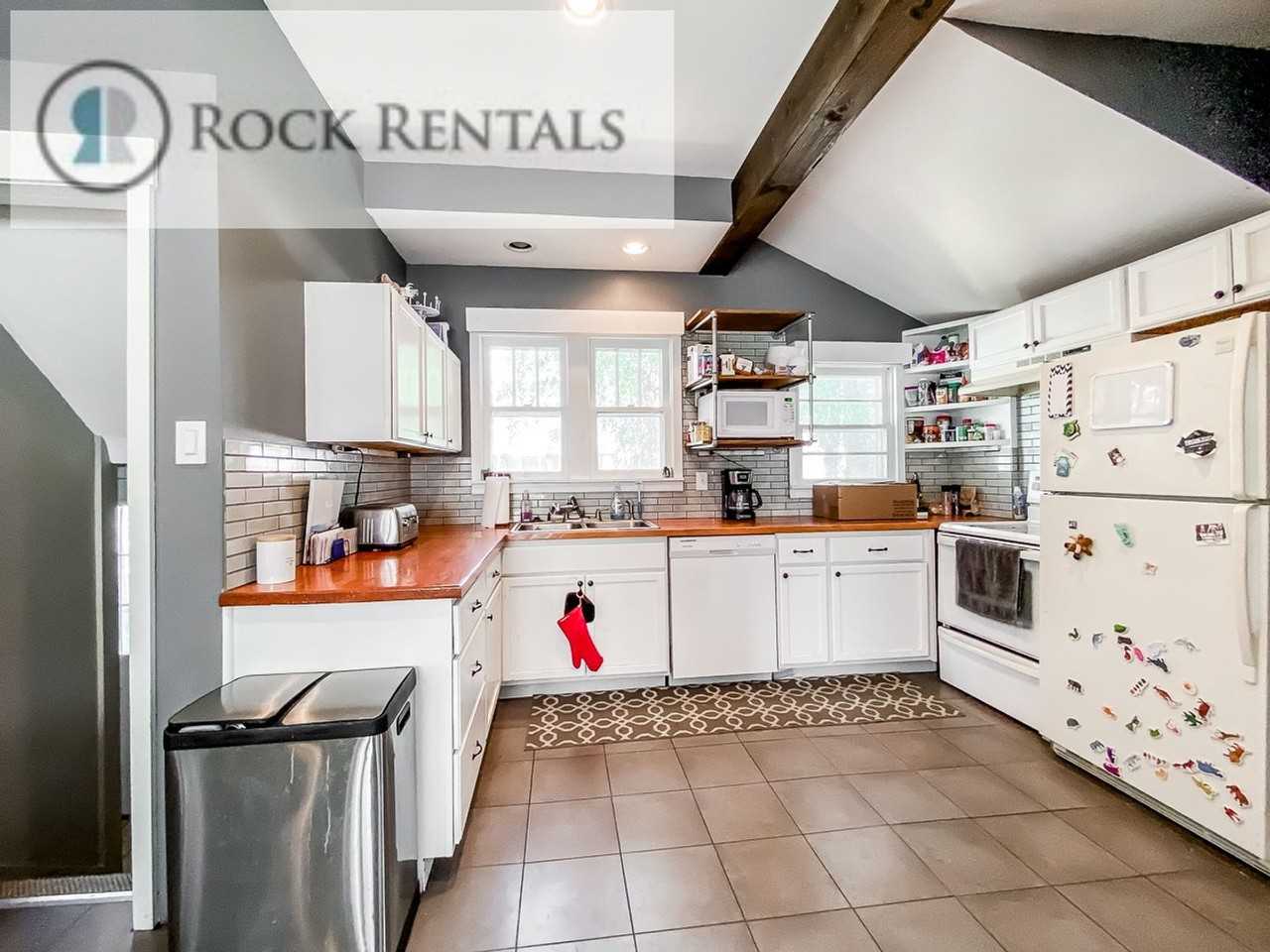 1828 N Main St - Photo 3 of 10