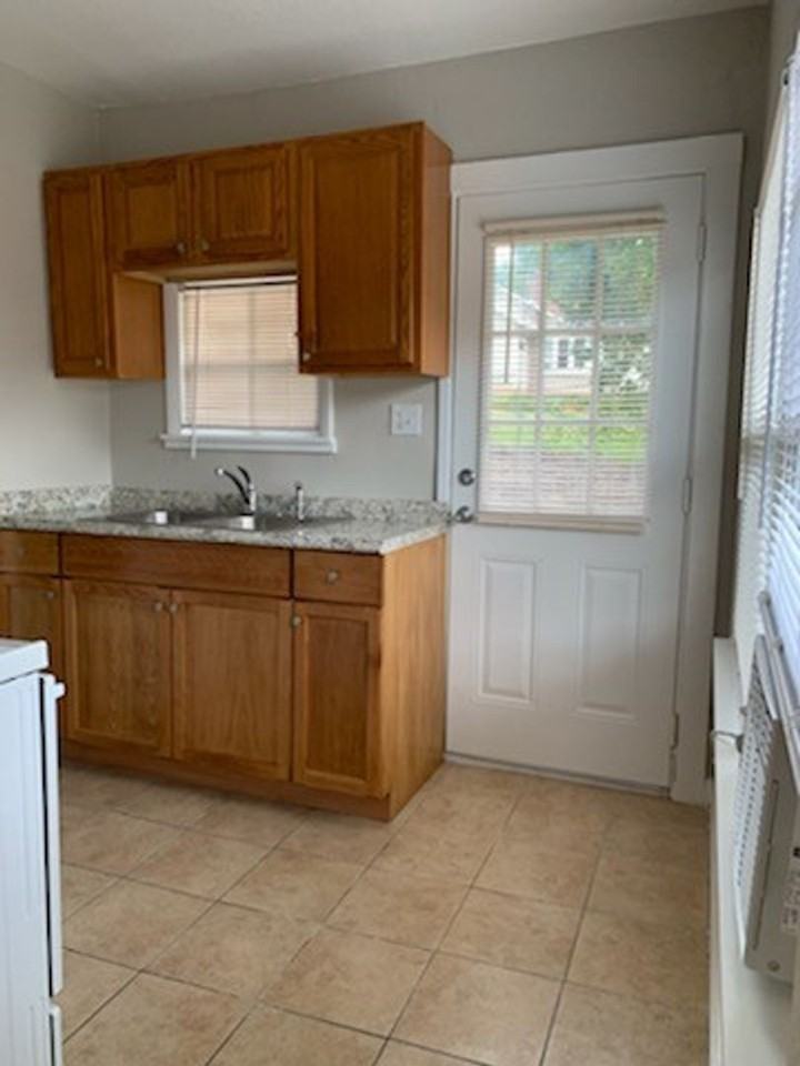 653 W Osceola St #C - Photo 4 of 6