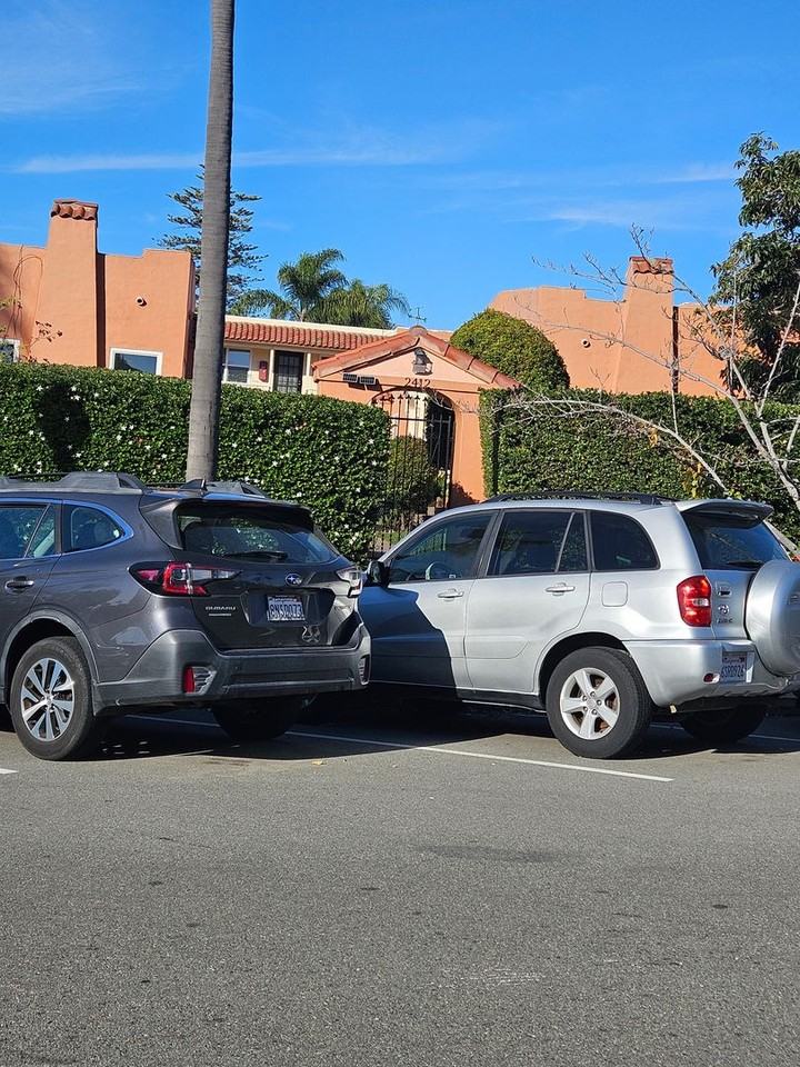 2414 E St - Photo 2 of 13