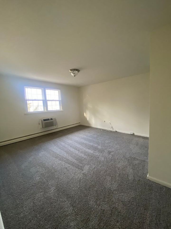 Broadmore Apartments - Photo 3 of 38