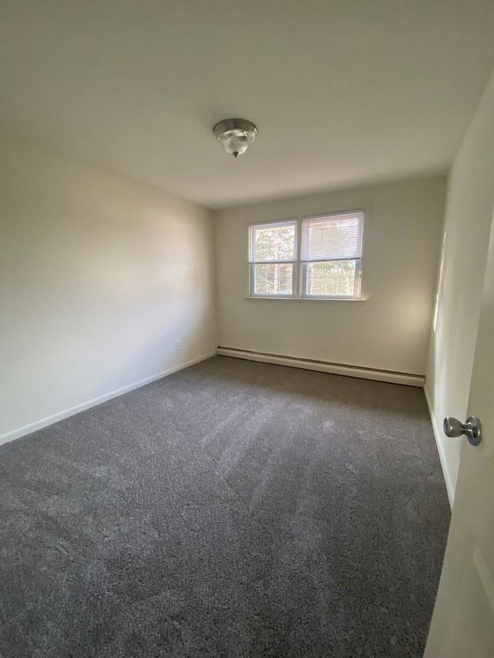 Broadmore Apartments - Photo 5 of 38