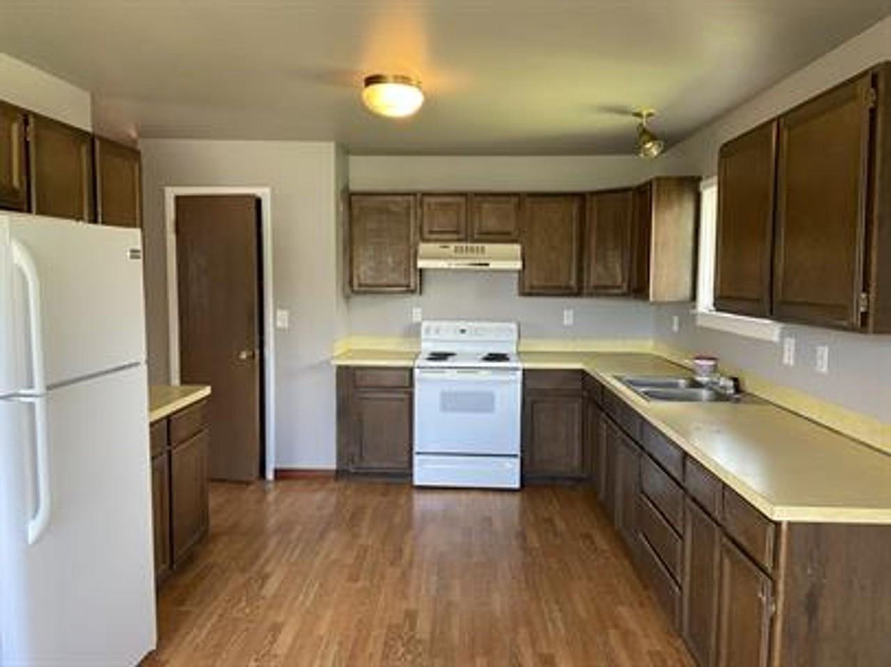 207 W Rosebud Ave - Photo 4 of 7