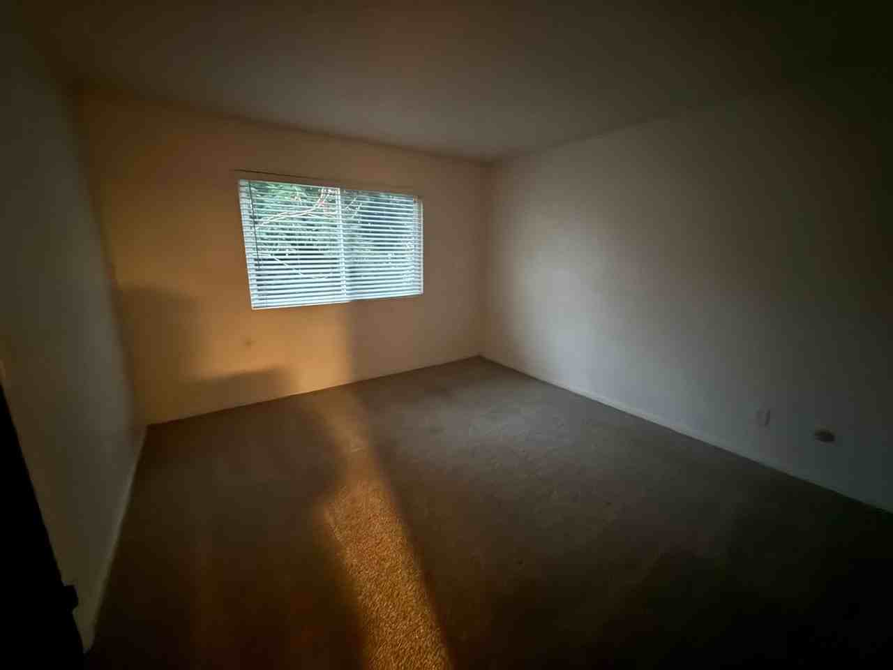 2824 I St #4 - Photo 6 of 7