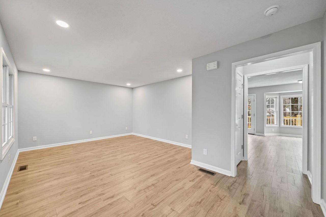 3118 Larson Ln - Photo 7 of 42