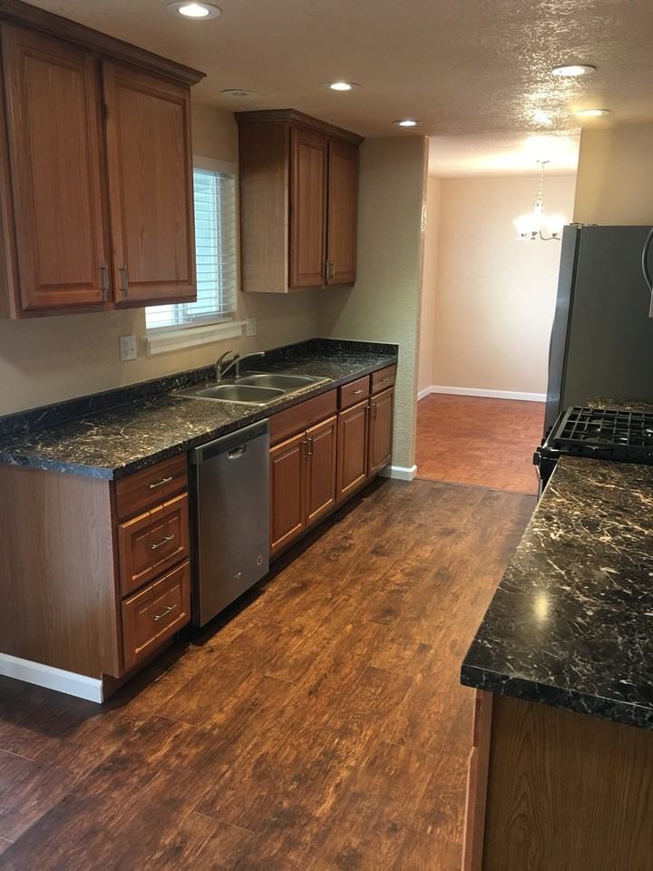 5234 Primrose Ln - Photo 3 of 10