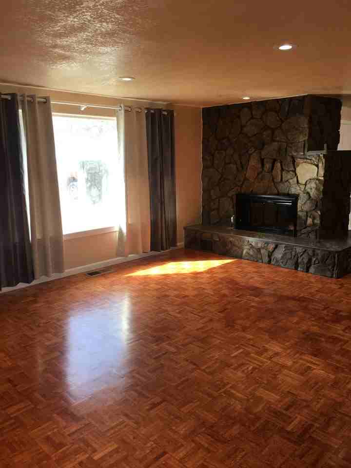 5234 Primrose Ln - Photo 4 of 10