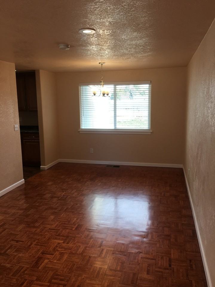 5234 Primrose Ln - Photo 5 of 10