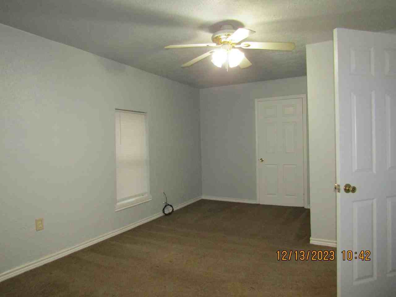 3135 Nw Kinyon Ave - Photo 7 of 33