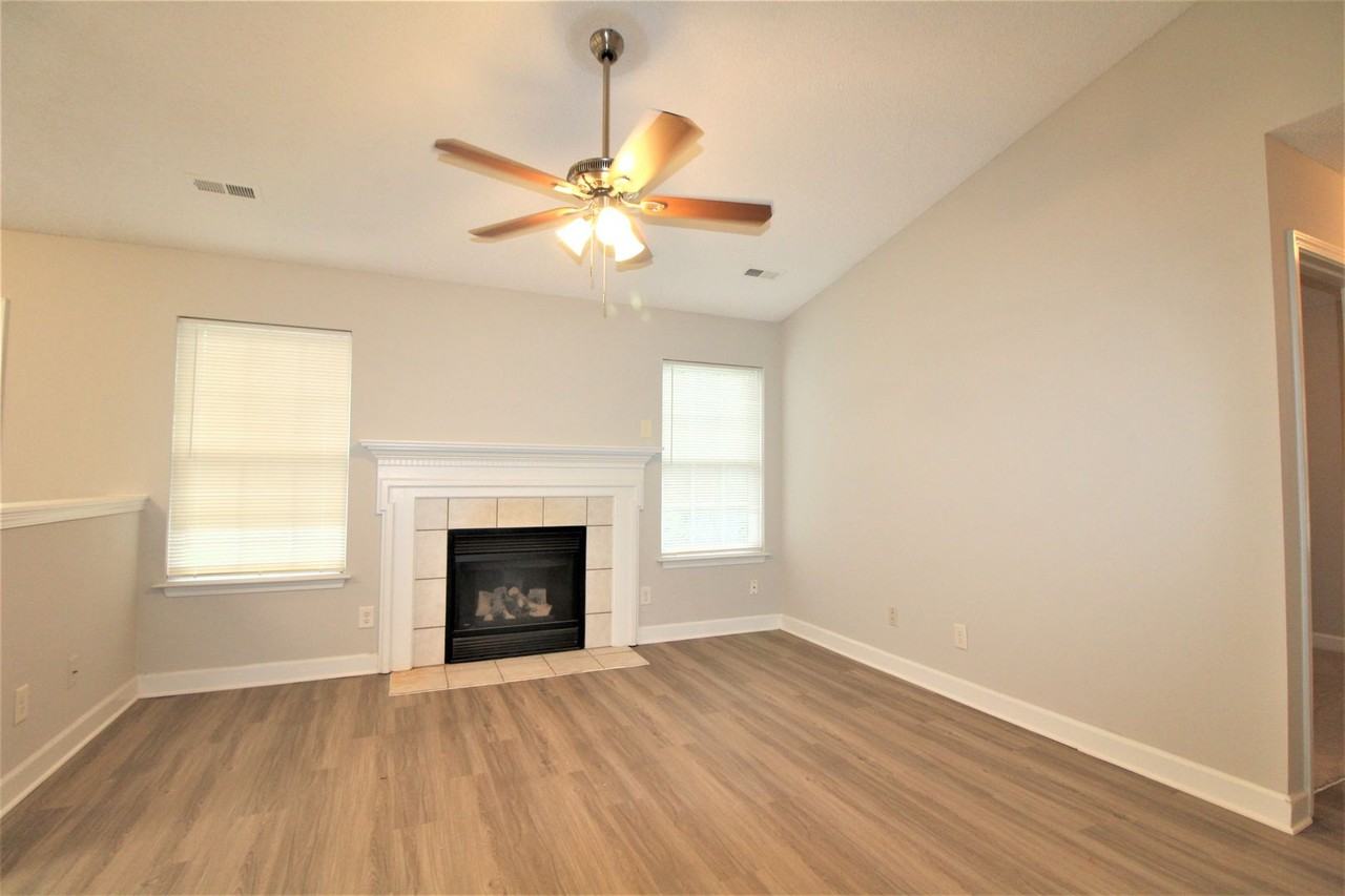 520 Lightspun Ln - Photo 4 of 26