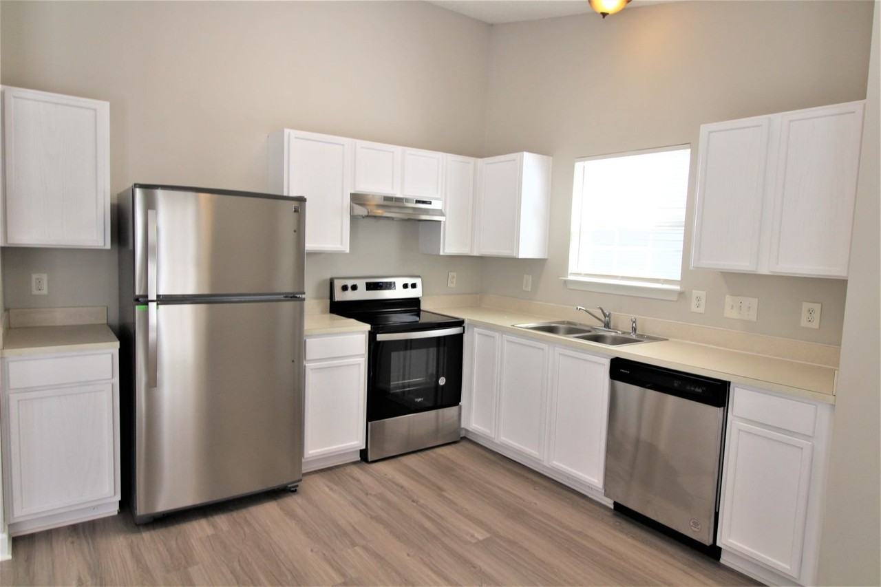 520 Lightspun Ln - Photo 7 of 26