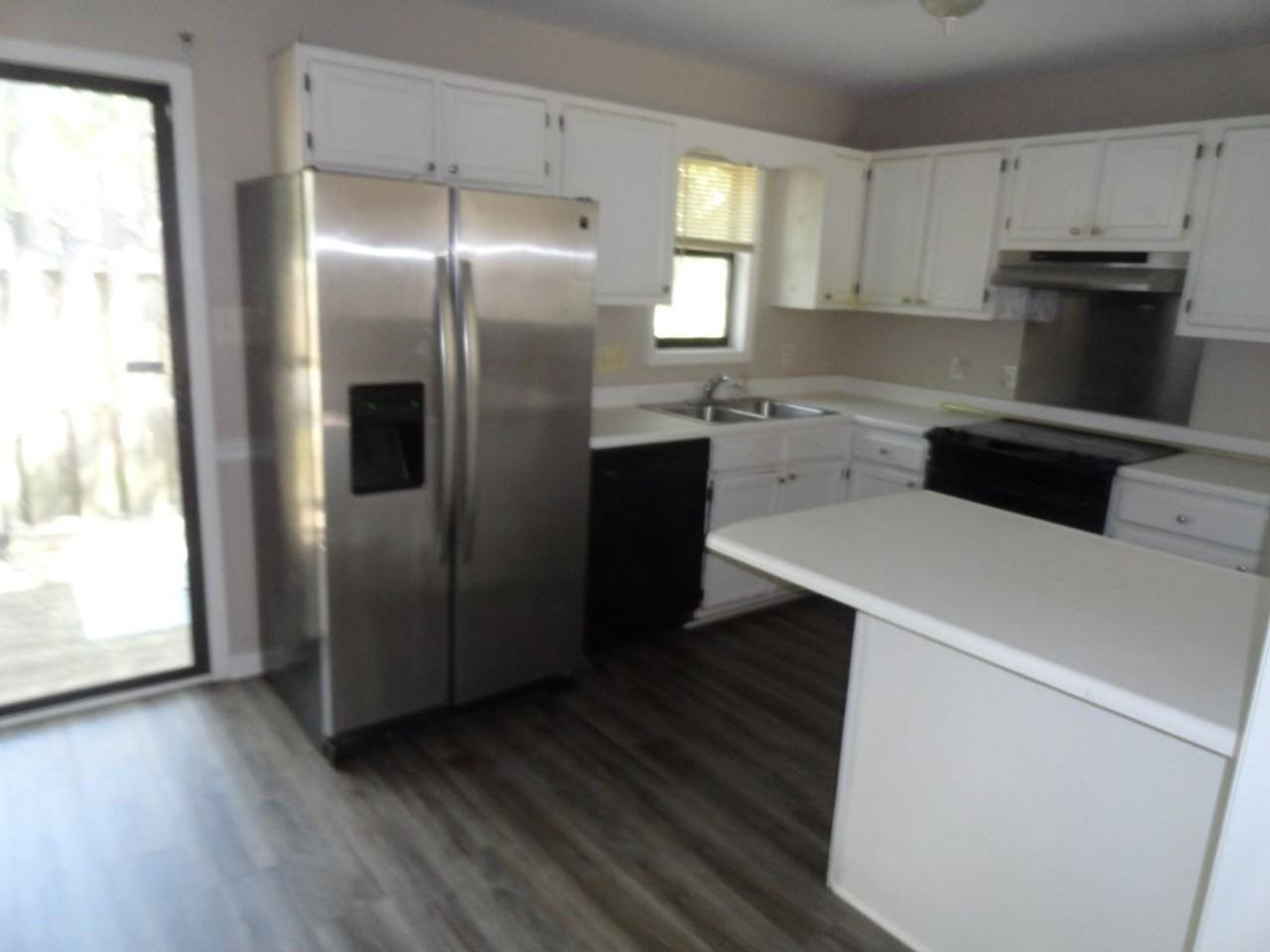 593 Countrytown Dr - Photo 2 of 18