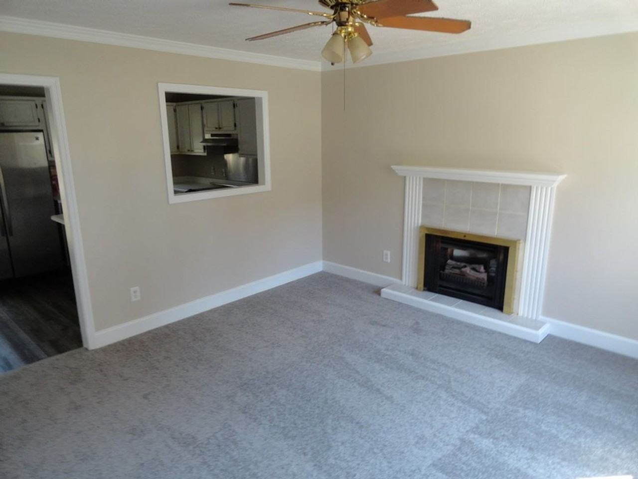 593 Countrytown Dr - Photo 5 of 18