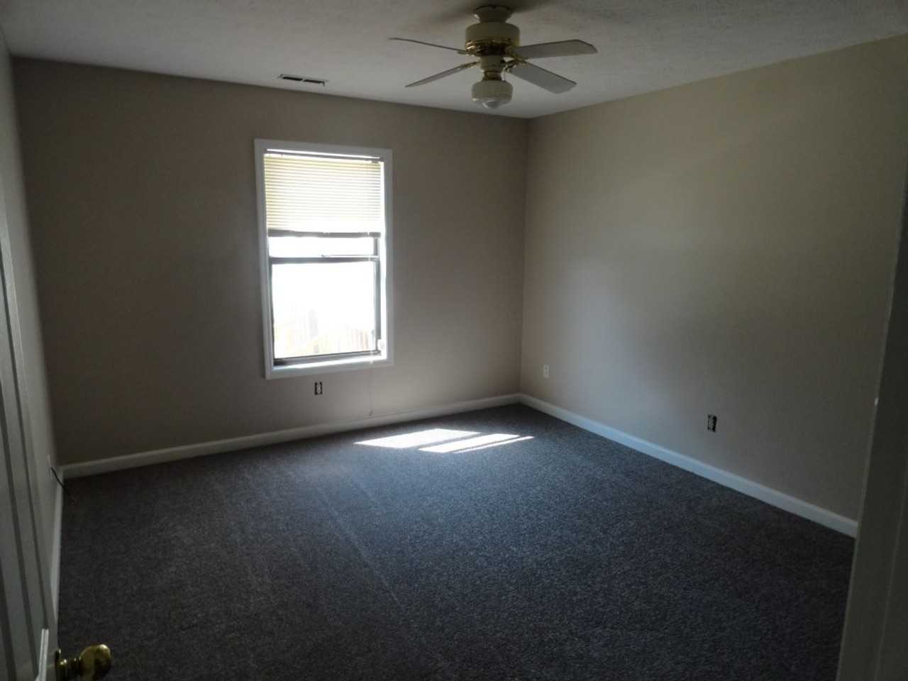 593 Countrytown Dr - Photo 7 of 18