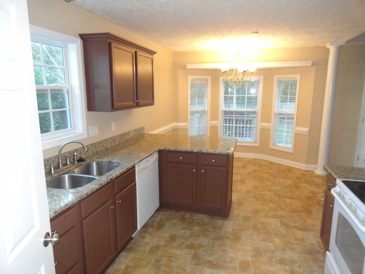 212 Van Buren Dr - Photo 4 of 21