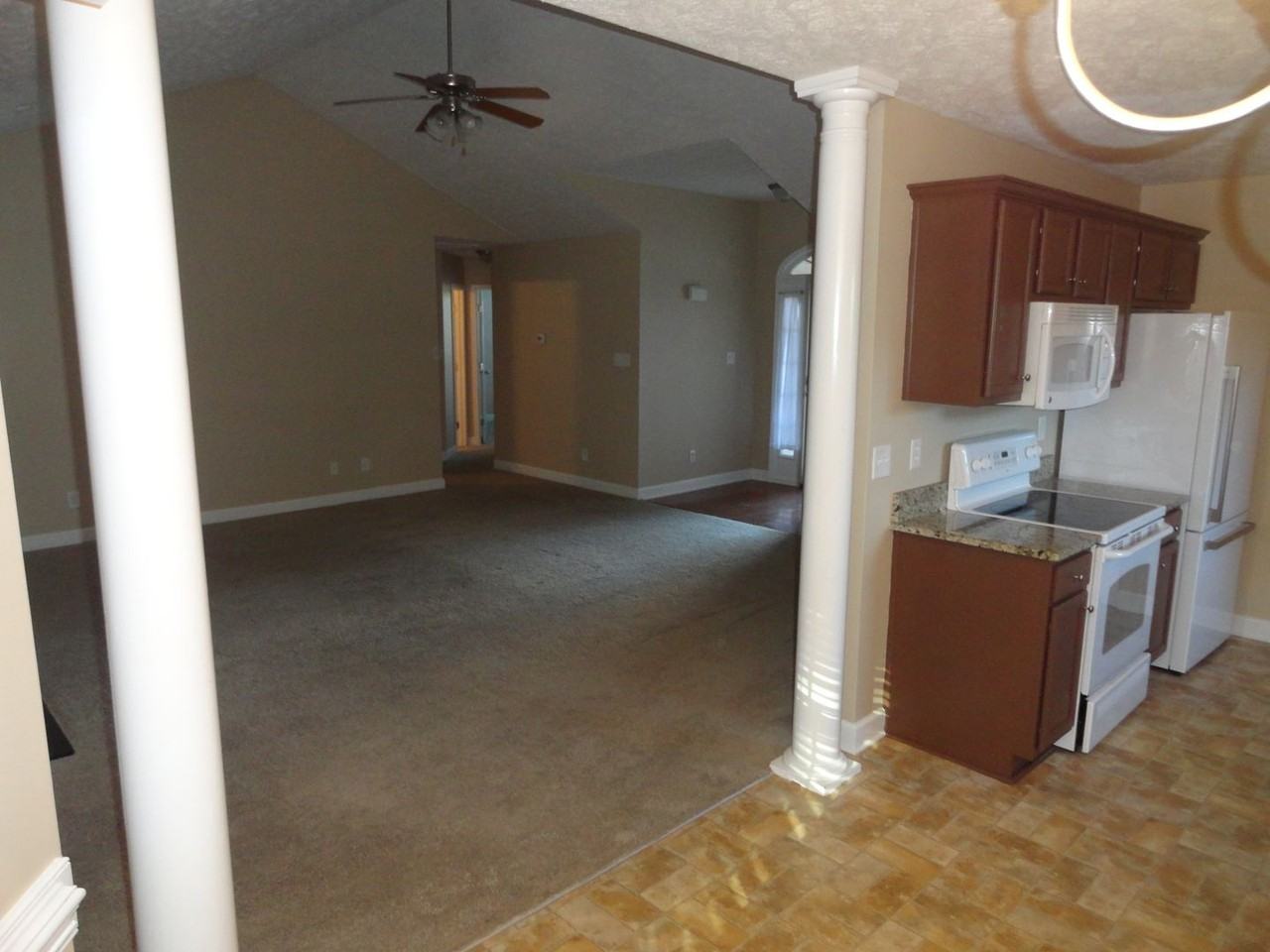 212 Van Buren Dr - Photo 6 of 21