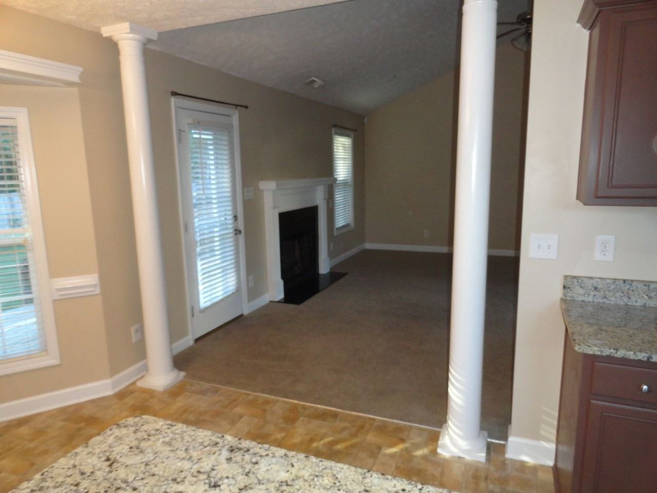 212 Van Buren Dr - Photo 7 of 21