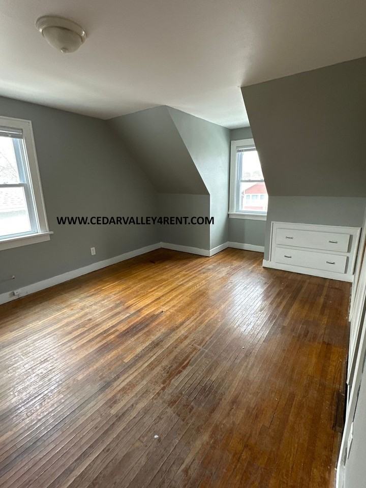 1445 W 2nd St - Photo 5 of 7