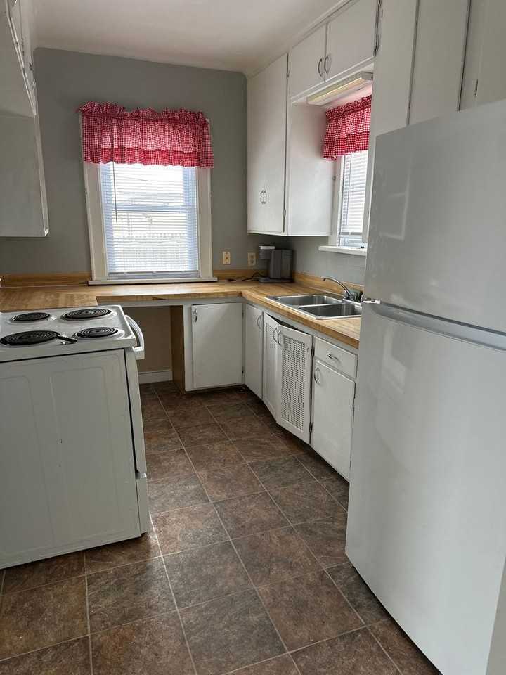 1445 W 2nd St - Photo 7 of 7