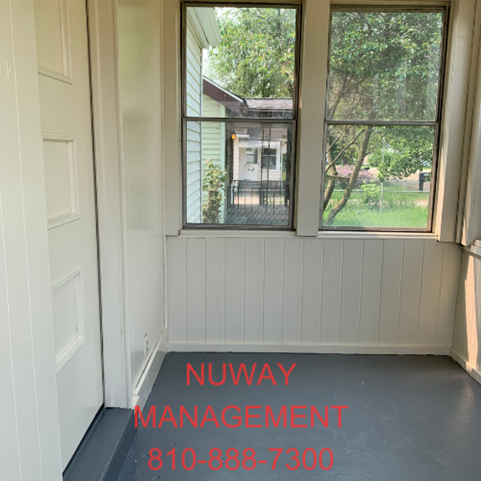 3291 Glengary St - Photo 5 of 34