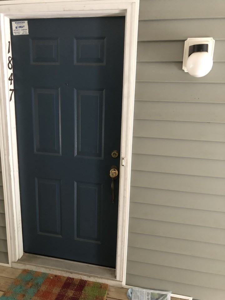 1847 Chantilly Ct - Photo 2 of 3