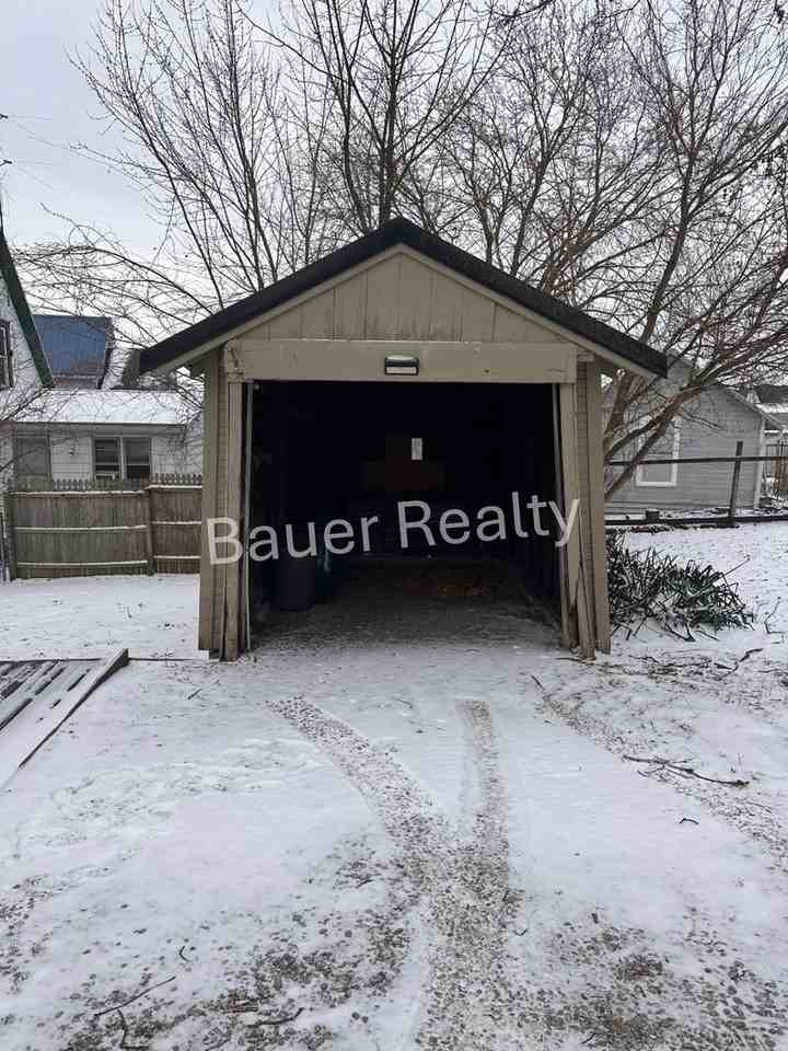 301 Prospect St - Photo 3 of 16