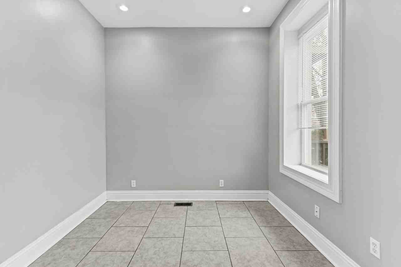 3437 Keokuk St - Photo 3 of 14