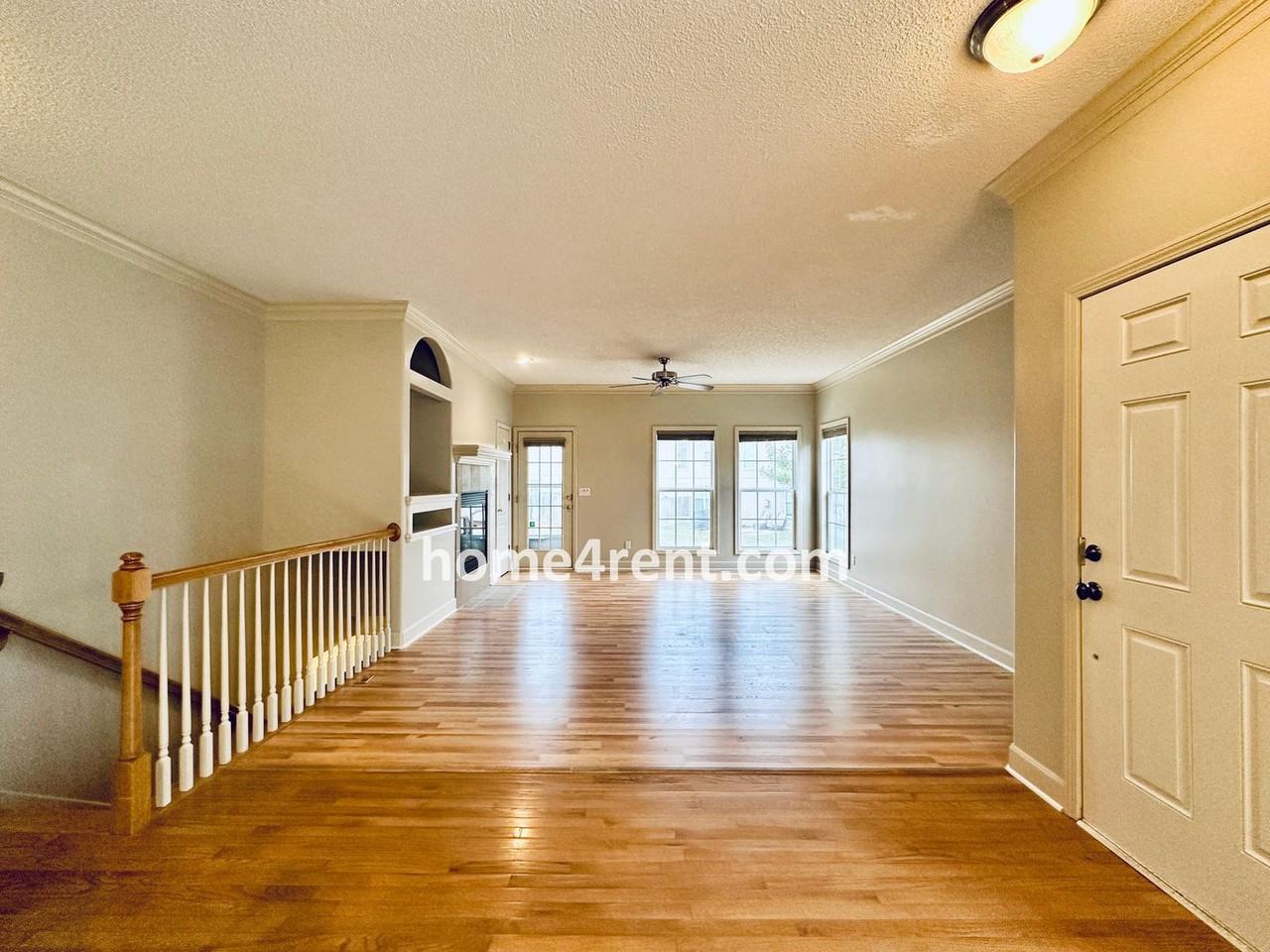 15559 Floyd Ln - Photo 4 of 48