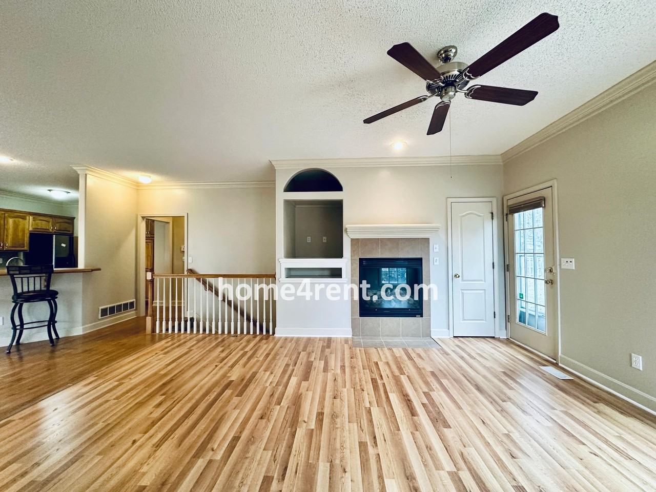 15559 Floyd Ln - Photo 6 of 48