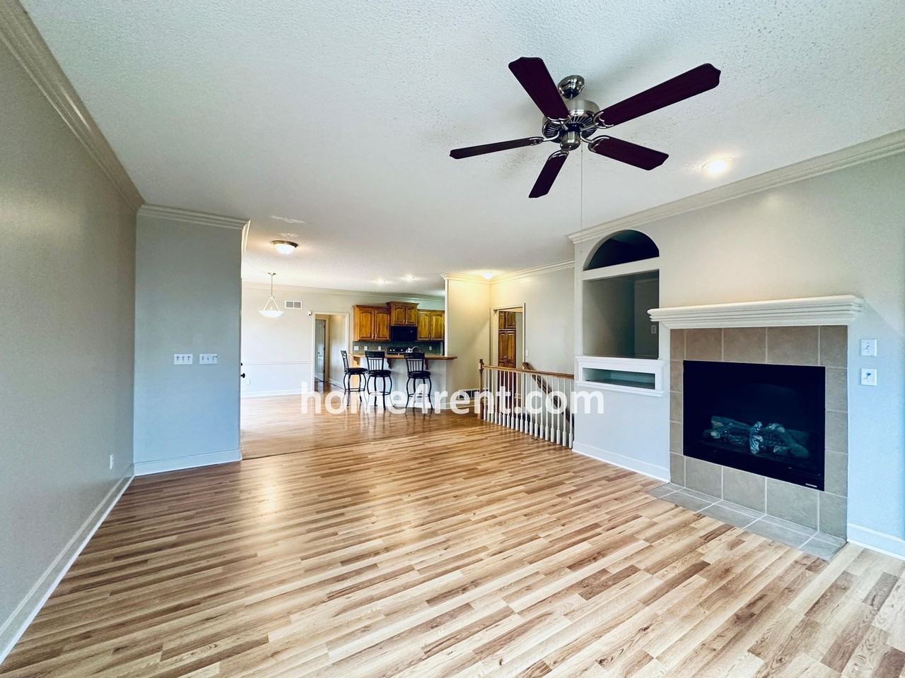 15559 Floyd Ln - Photo 7 of 48