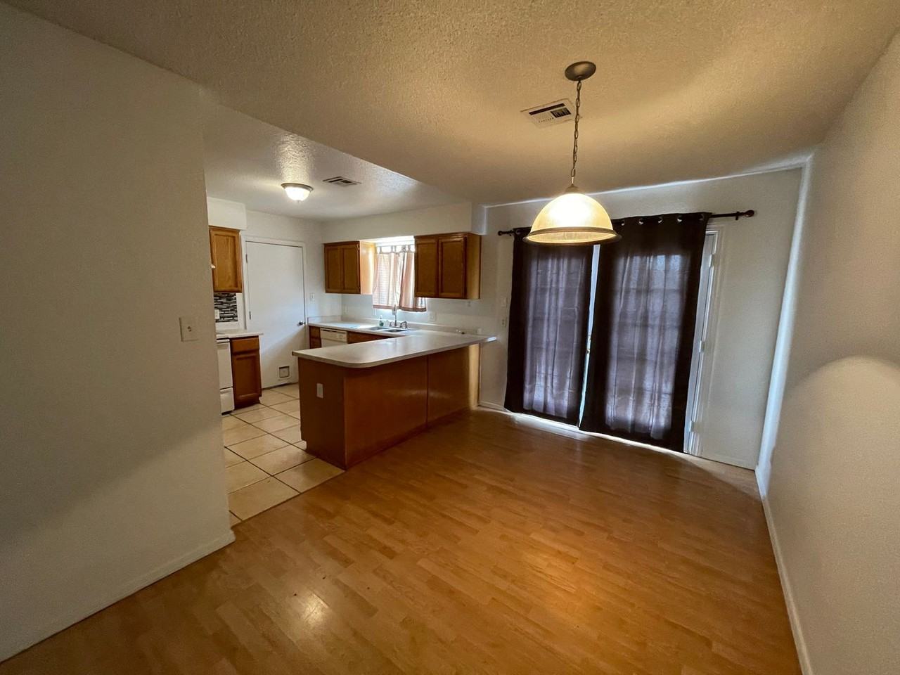 8887 E 39th St - Photo 4 of 21