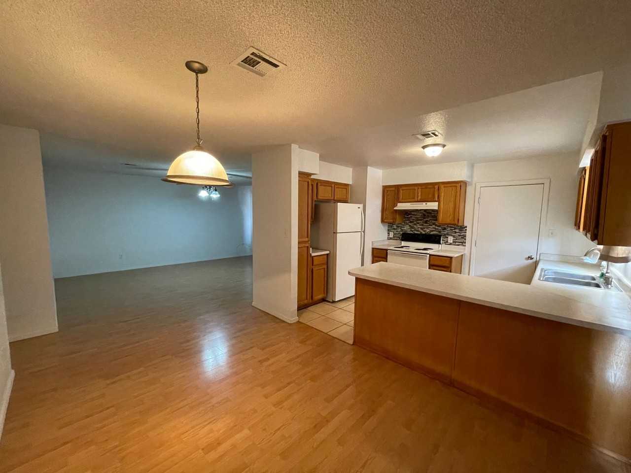 8887 E 39th St - Photo 5 of 21