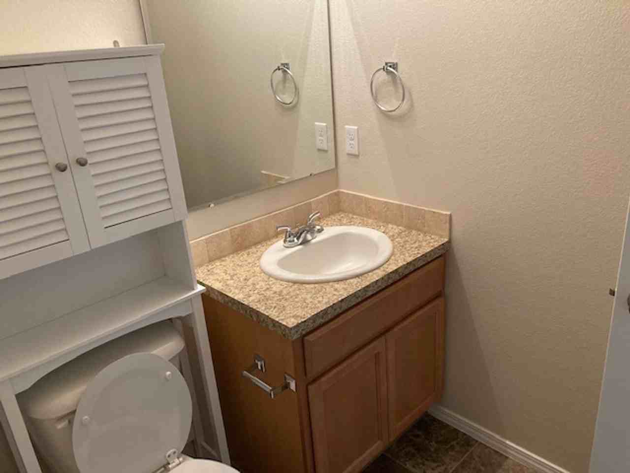 1166 1166 W, Woodchest - Photo 2 of 29