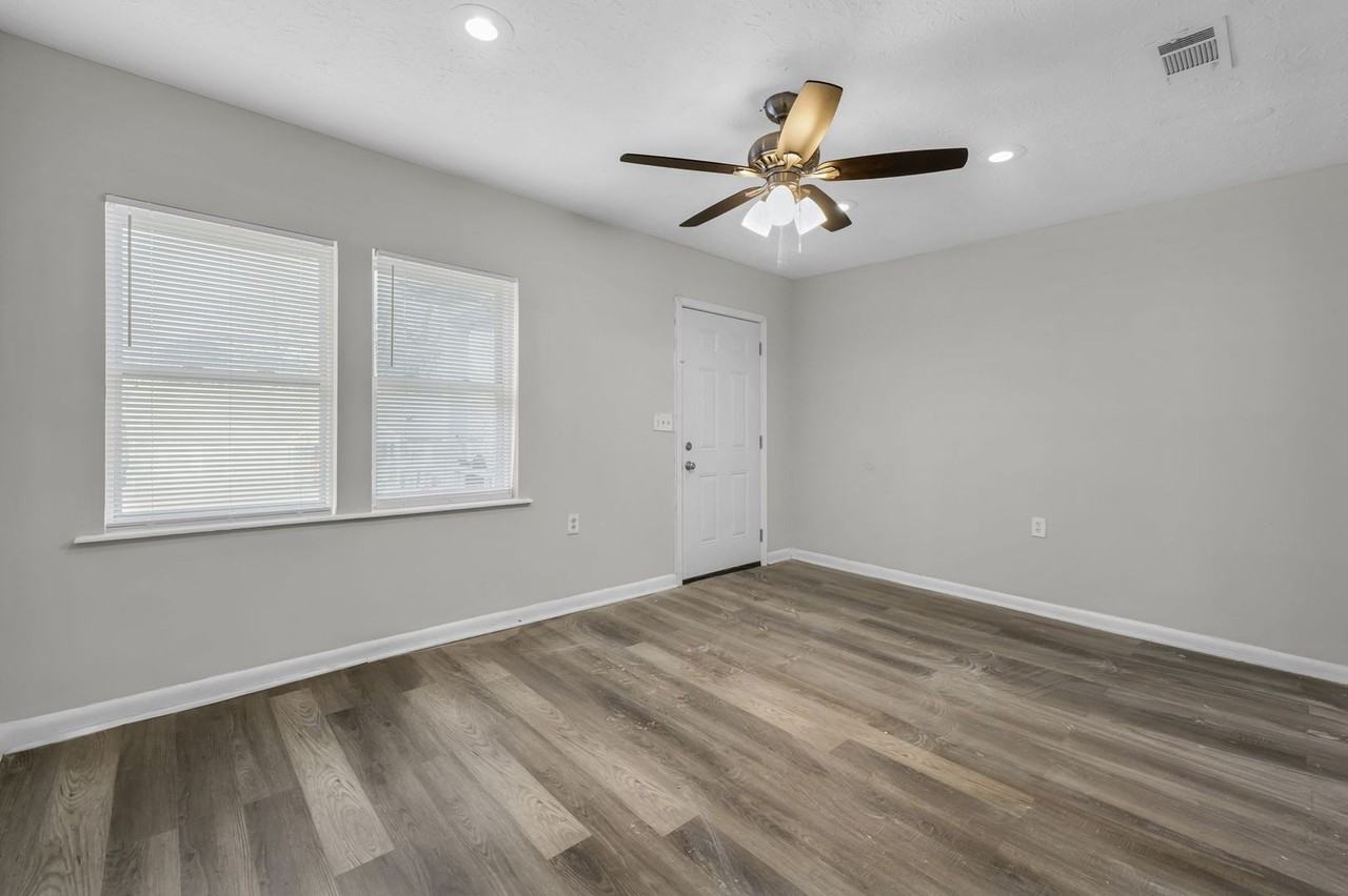 173 1st St Sw - Photo 3 of 6