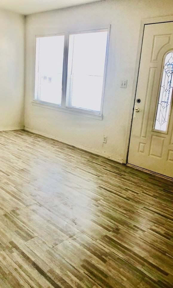 1306 Canal Farm Ln - Photo 3 of 8