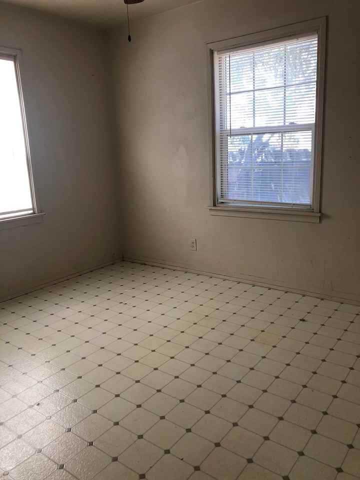 1306 Canal Farm Ln - Photo 4 of 8