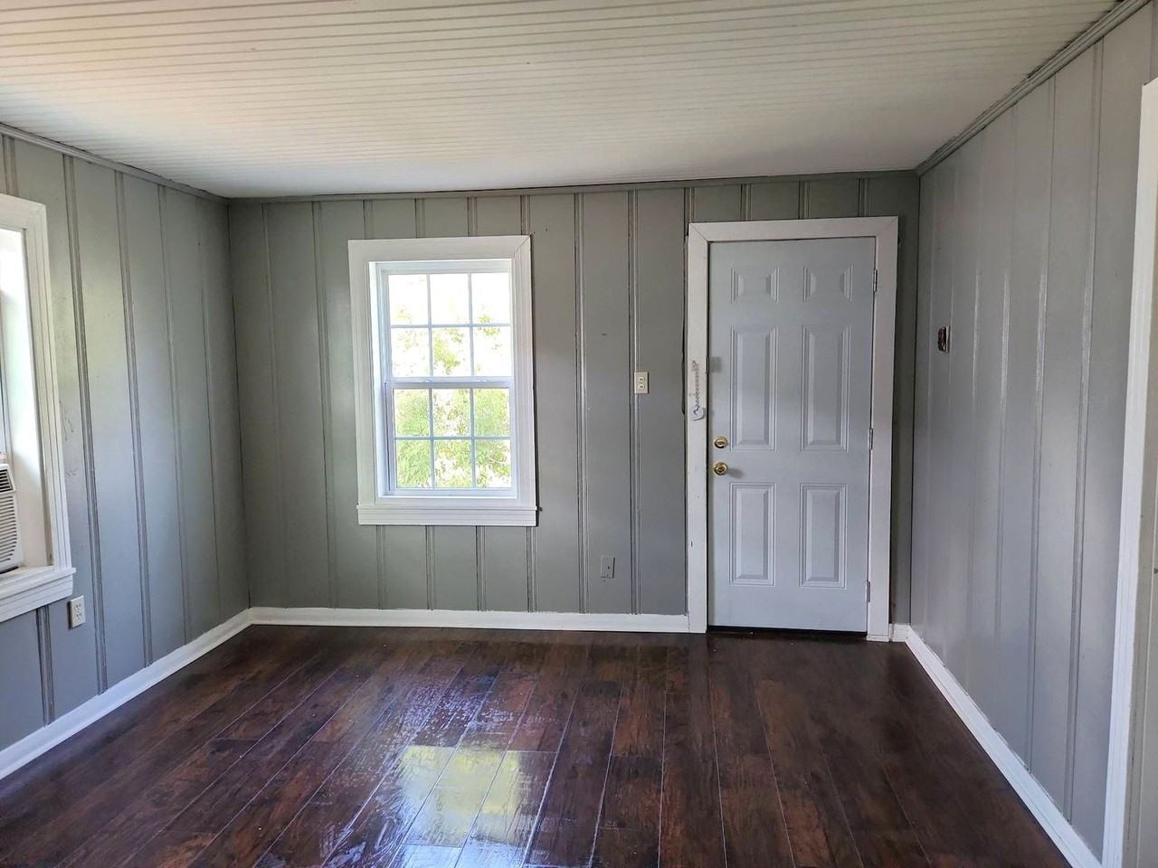 975 Center St - Photo 2 of 11