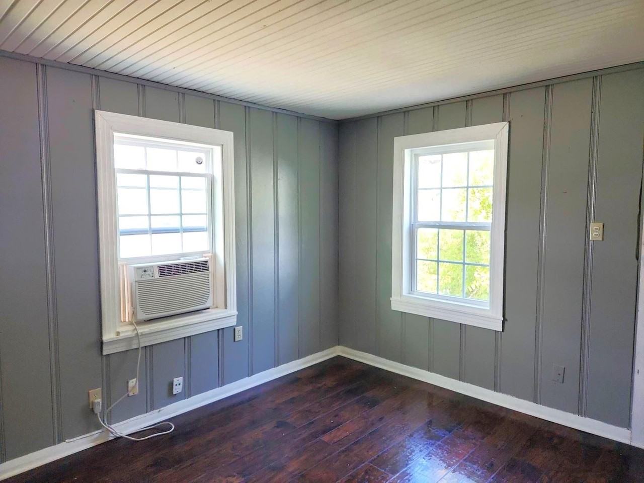 975 Center St - Photo 4 of 11