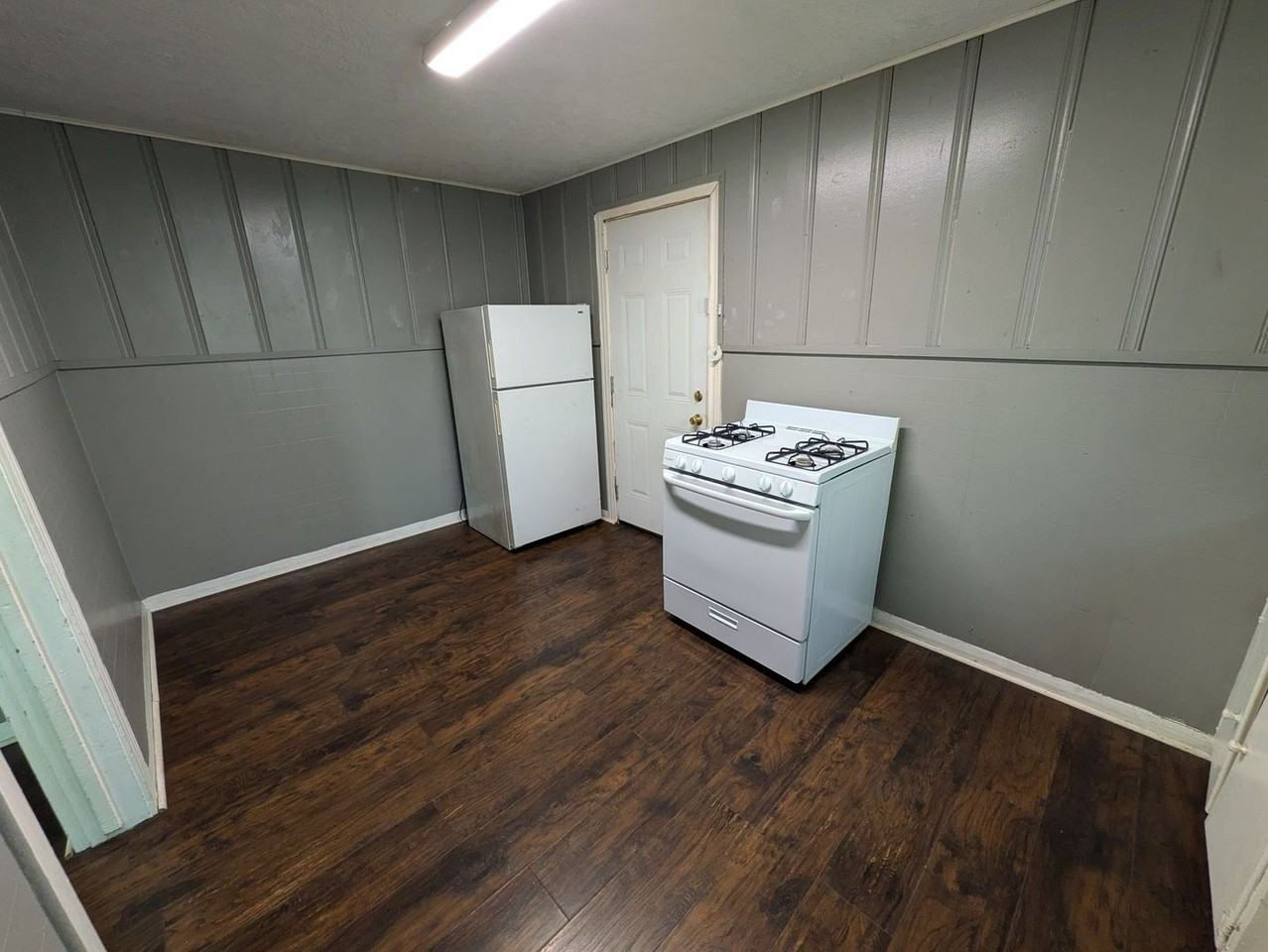 975 Center St - Photo 6 of 11