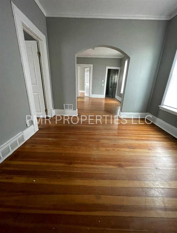 5922 N 28th Ave - Photo 3 of 6