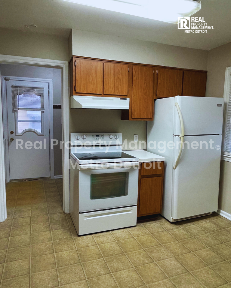 2023 Ardmore Dr - Photo 7 of 17