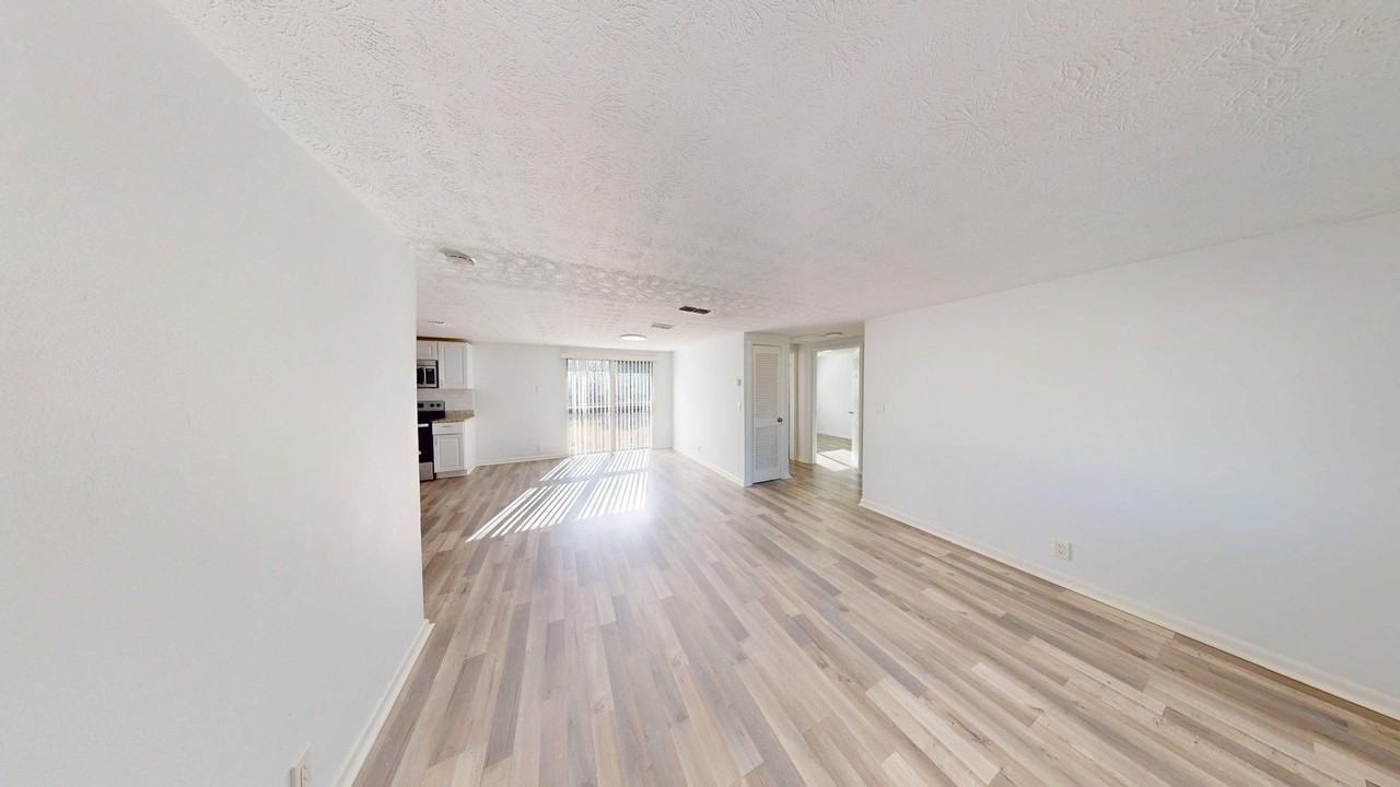 5246 Devron Dr - Photo 4 of 20