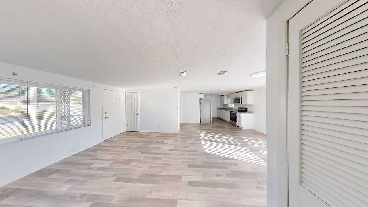 5246 Devron Dr - Photo 7 of 20