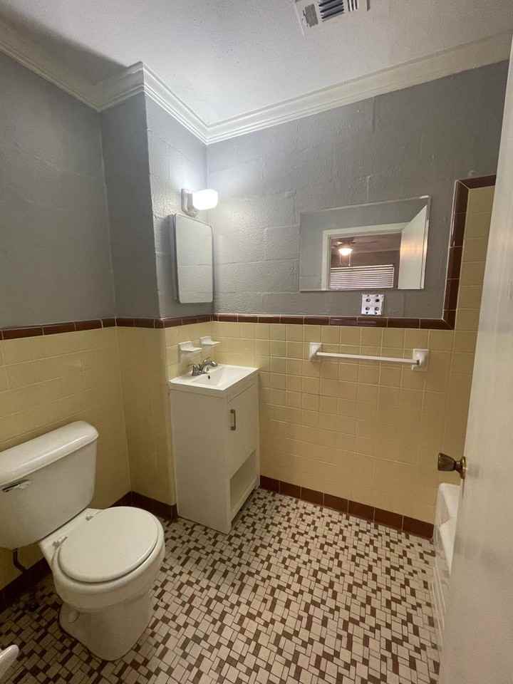 100 Washington St - Photo 6 of 9