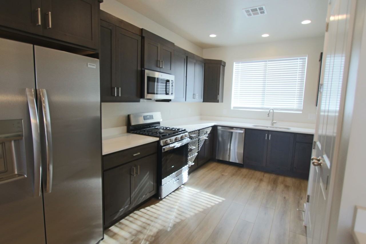 2178 W 380 S - Photo 3 of 39