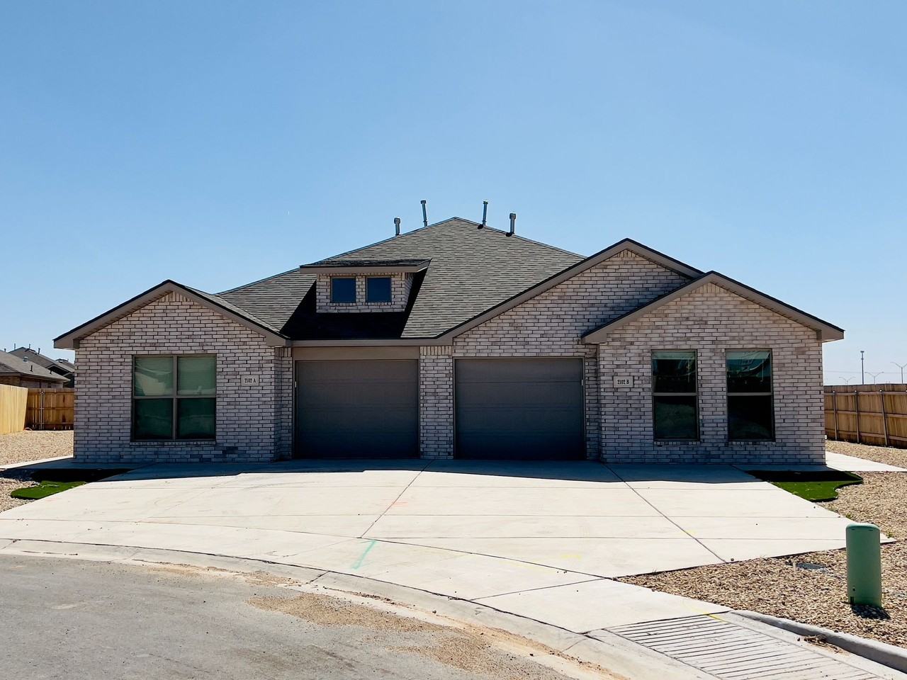 2102 N Ave K - Photo 2 of 3