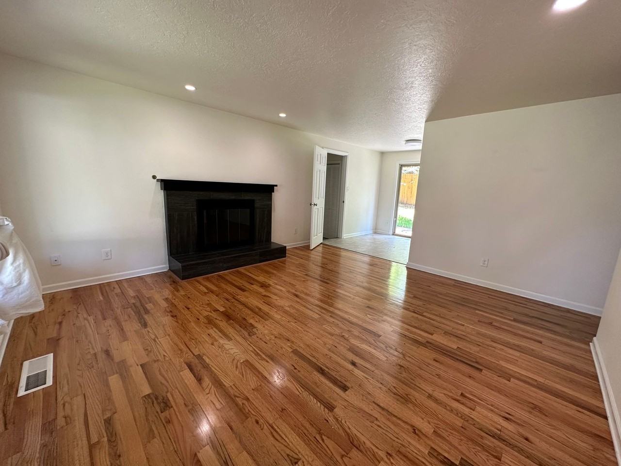 17635 Deemar Way - Photo 6 of 35