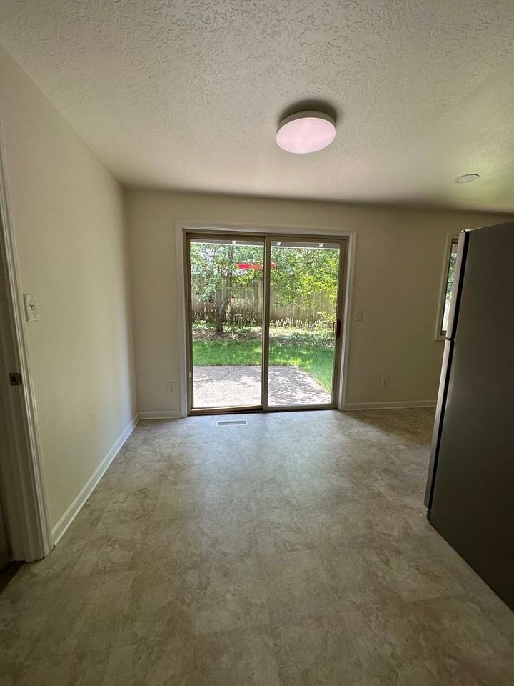 17635 Deemar Way - Photo 7 of 35